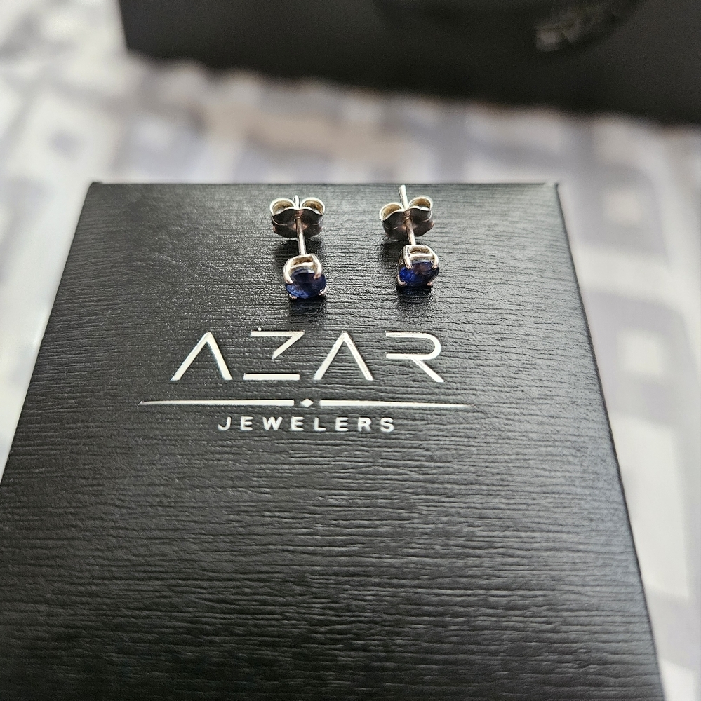 14K White Gold Blue Sapphire Stud Earrings